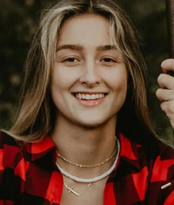Trei tineri au ucis o șoferiță aruncând cu bolovani în mașini. Detaliul macabru descoperit de polițiști la locul tragediei