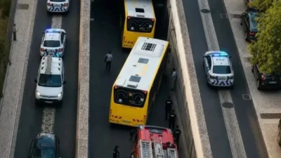 Clipe de coșmar într-o stație de autobuz. Un șofer a pierdut controlul și a intrat în plin în oameni. Bilanțul victimelor este cutremurător
