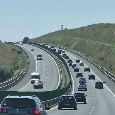 Accident grav pe drumul spre mare. Doi copii au fost transportați de urgență la spital după ce trei mașini s-au ciocnit
