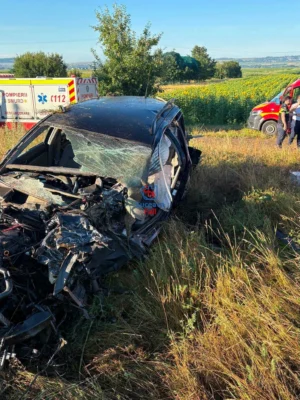 Duminică neagră pe calea ferată. Intervenție disperată a salvatorilor după un impact violent între un tren și o mașină