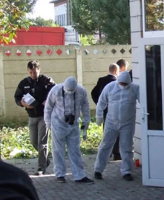 Coșmar într-o locuință comună. O femeie a fost reținută după ce a recurs la un gest inuman împotriva colegei sale. Victima a reușit să ceară ajutor printr-un bilet scris pe o foaie