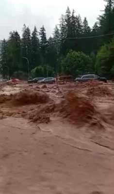 Dezastru în Prahova din cauza ploilor. Cod portocaliu de furtuni în mai multe zone
