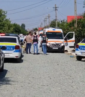 Tragedie în Brăila. O mamă a trei copii a murit strivită de baloți de paie în timpul încărcării unui camion