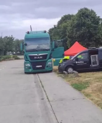 Șofer de TIR, găsit decedat în cabina unui camion înmatriculat în România. Anchetatorii au stabilit cauza morții