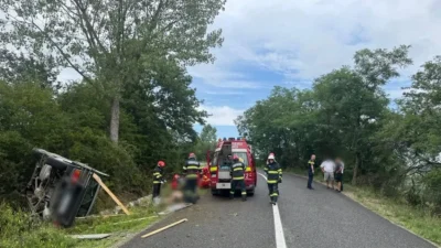 Accident grav în județul Cluj. Un tânăr a murit și alte patru persoane au fost rănite după ce o autoutilitară s-a răsturnat