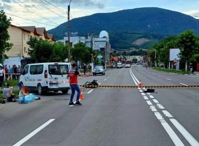 Accident mortal pe DN1. Un tânăr și-a pierdut viața după ce motocicleta pe care se afla s-a ciocnit cu un autoturism