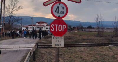 O întreagă istorie, făcută scrum! Biserica de 350 de ani din Maramureș a ars complet. Imagini de la fața locului