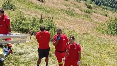 Tragedie în Munții Grohotiș. Un bărbat de 69 de ani a murit pe munte în timp ce culegea afine