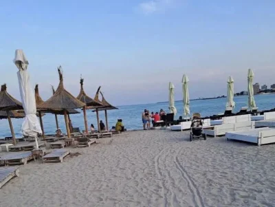 Fenomen rar pe litoral. Apa mării a coborât la treisprezece grade iar turiștii au fugit de pe plaje
