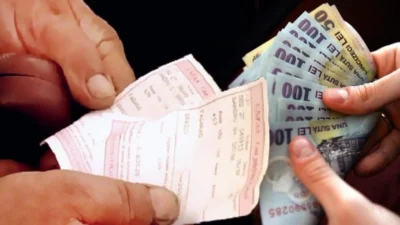 Ce categorie de pensionari români poate primi plăți suplimentare pe card în acest an
