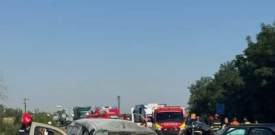 Tragedie rutieră pe DN6. Un șofer a murit și alte cinci persoane au fost rănite în urma unui accident cu trei mașini