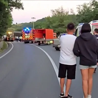 Tragedie rutieră în Mureș. O familie cu un copil de trei ani a murit după un accident cu un camion militar