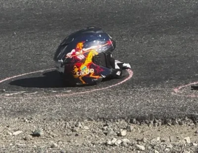 Accident mortal pe DN 3. Un adolescent de 17 ani a murit după ce a intrat cu motocicleta într-o autoutilitară parcată