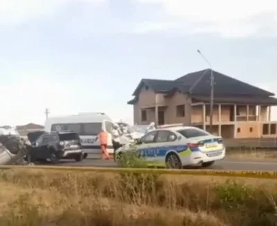 Accident grav în Timiș. Un bărbat a murit și alte două persoane au fost rănite după impactul dintre două mașini și un microbuz