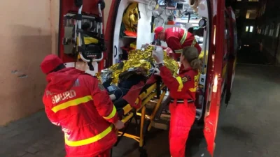 Botoșani. Un bărbat este în stare critică după ce a încercat să își incendieze soția în locuință