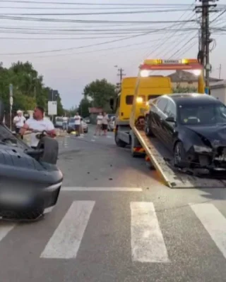 Accident rutier grav în Botoșani. Șapte persoane au fost transportate la spital după ce o mașină s-a răsturnat