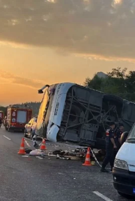 Tragere de alarmă în Turcia. Autocar cu nuntași spulberat de un camion șase oameni au murit pe loc