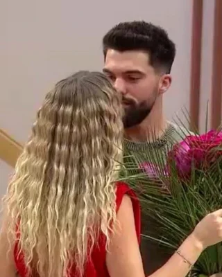 Gestul romantic făcut de Sergiu pentru Carolina la Kanal D. Gestul a impresionat-o pe concurentă