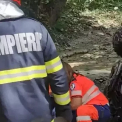 Un bărbat A MURIT după ce a căzut cu ATV-ul într-un p…