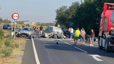 Accident grav pe DN6 în județul Timiș. Un bărbat a murit și alte cinci persoane au fost rănite după impactul dintre trei mașini
