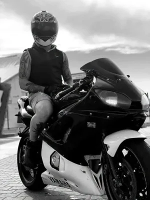 Tragedie pe Transalpina. Un tânăr motociclist a murit după ce a pierdut controlul și a lovit parapetul
