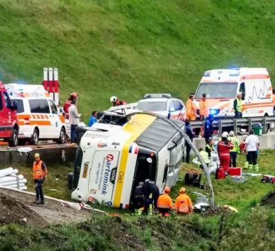 Accident grav în Alpii elvețieni. Un autocar s-a răsturnat și mai multe persoane și-au pierdut viața