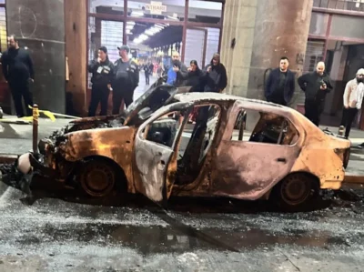 Incendiu violent în Capitală. Un autoturism electric a explodat în fața Gării de Nord