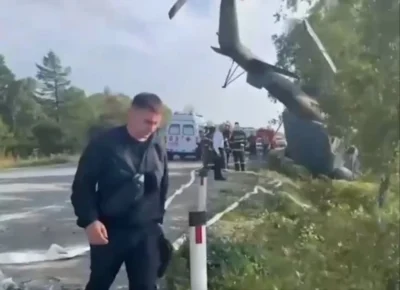 Imagini ȘOCANTE! Un elicopter a aterizat de urgență pe un drum de țară după ce a rămas fără…