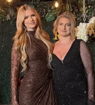 IMAGINEA ZILEI cu Daniela de la Casa iubirii și MAMA EI! Asemănare IZBITOARE între ele!