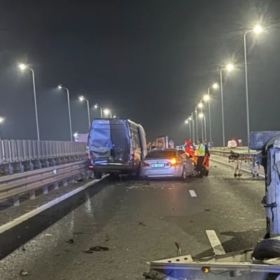 ULTIMĂ ORĂ! PRĂPĂD pe A1! 5 mașini ZDROBITE în lanț! 10 oameni au …