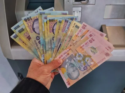 S-A DECIS! Alocațiile intră MAI DEVREME pe card în noiembrie! Anunțul momentului!