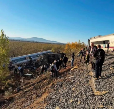 CUTREMURĂTOR! Familii în DISPERARE după tragedia feroviară din Spania! Își caută rudele