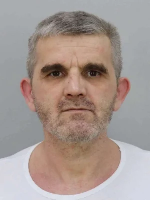 ALERTĂ în Caraș-Severin! Bărbat căutat după furtul unei ARME! Poliția: Nu îl abordați!