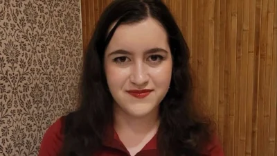 Ea este Carla, româncă găsită fără viață în camera de cămin. Tatăl vitreg este…