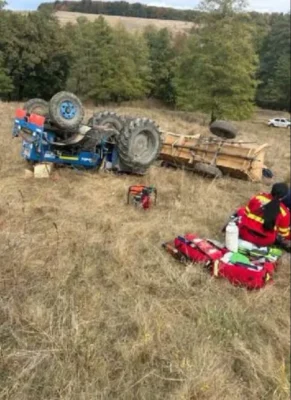 TRAGEDIE CUMPLITĂ în Bacău! Un bărbat a MURIT strivit de tractor! Trei persoane RĂNITE!